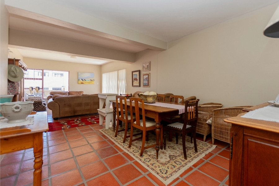 6 Bedroom Property for Sale in Middedorp Western Cape